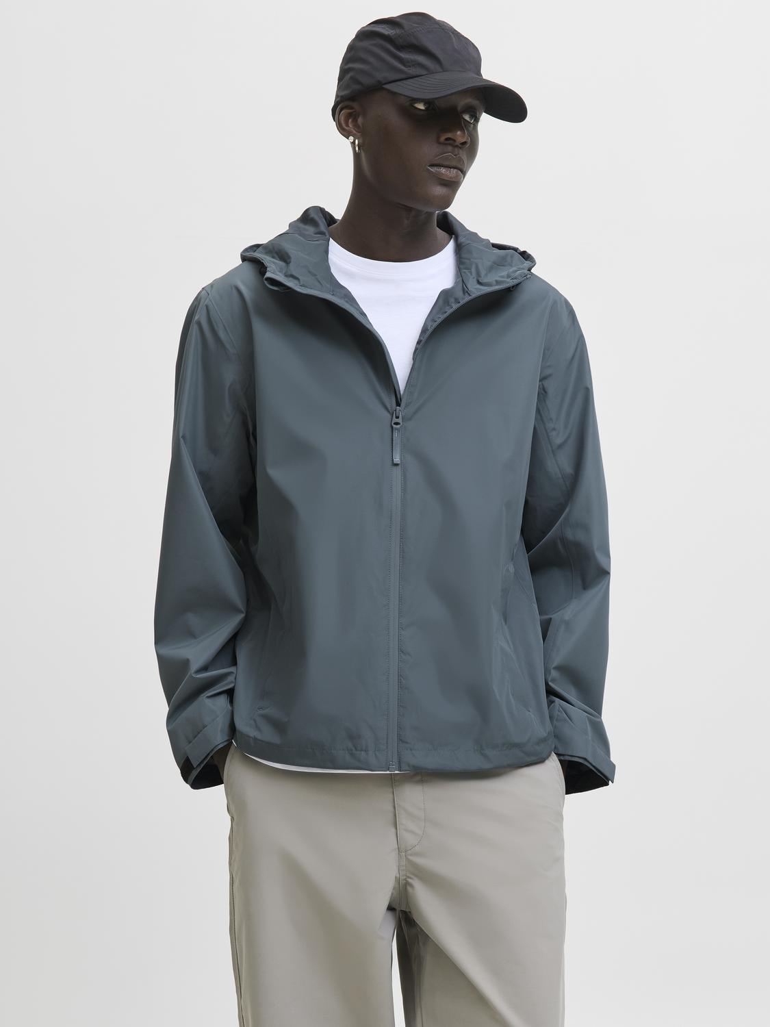 model_shot-front